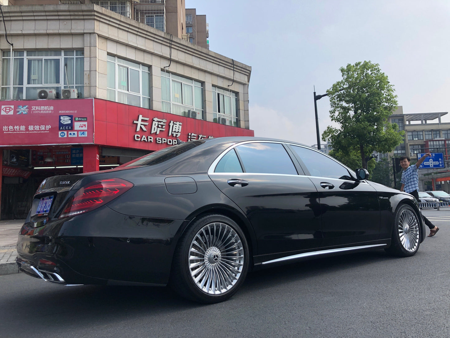 We produced premium quality forged wheels rims for MERCEDES BENZ S CLASS W222 Our wheels sizes: Front 22 x 9 ET 31 Rear 22 x 10 ET 35 Finishing: Chrome Forged wheels can be produced in any wheel specs by your inquiries and we can provide our specs