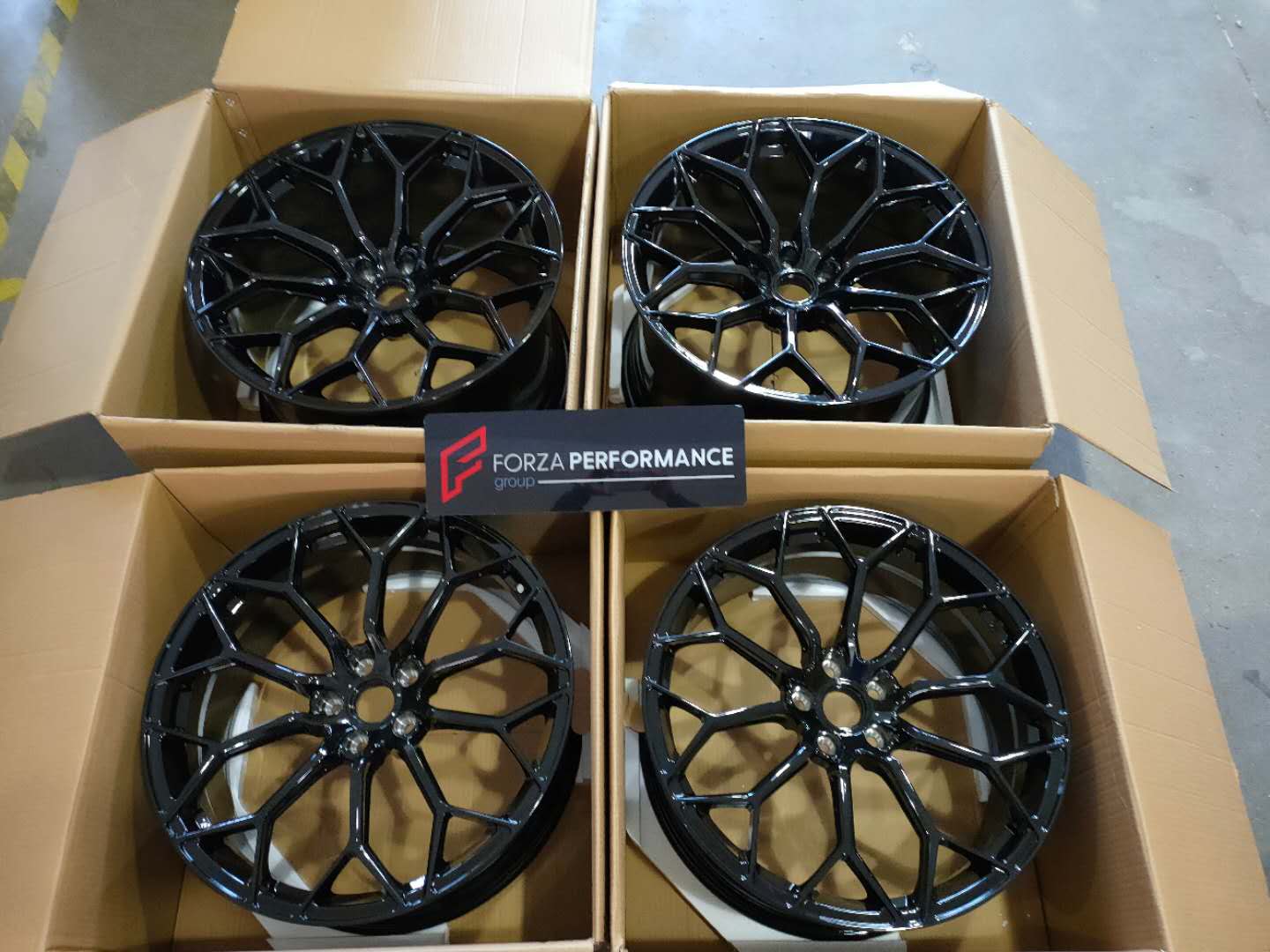 We produced premium quality forged wheels rims for LAMBORGHINI HURACAN Our wheels sizes: Front 20 x 9 ET 30 Rear 21 x 12 ET 32 Finishing: Glossy Black Forged wheels can be produced in any wheel specs by your inquiries and we can provide our specs