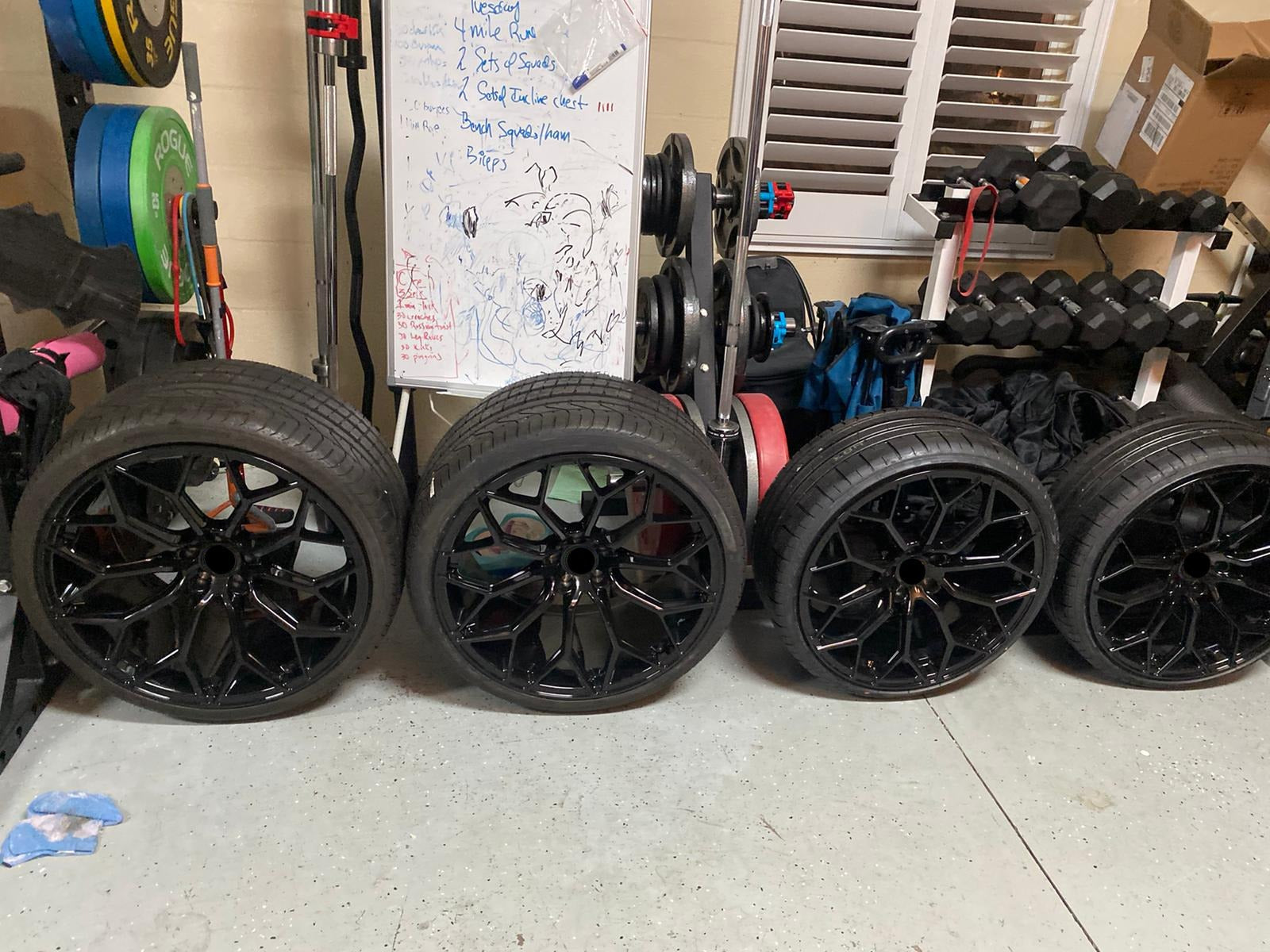 We produced premium quality forged wheels rims for  LAMBORGHINI HURACAN  Our wheels sizes:   Front 20 x 9 ET 30  Rear 21 x 12 ET 32  Finishing: Glossy Black  Forged wheels can be produced in any wheel specs by your inquiries and we can provide our specs