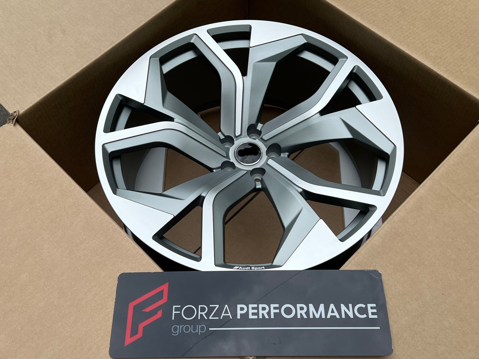 New rims forged wheels Audi RSQ8 style  22-inch forged wheels  Also available in 17 , 18 , 19 , 20 , 21 , 22 , 23 , 24 inch