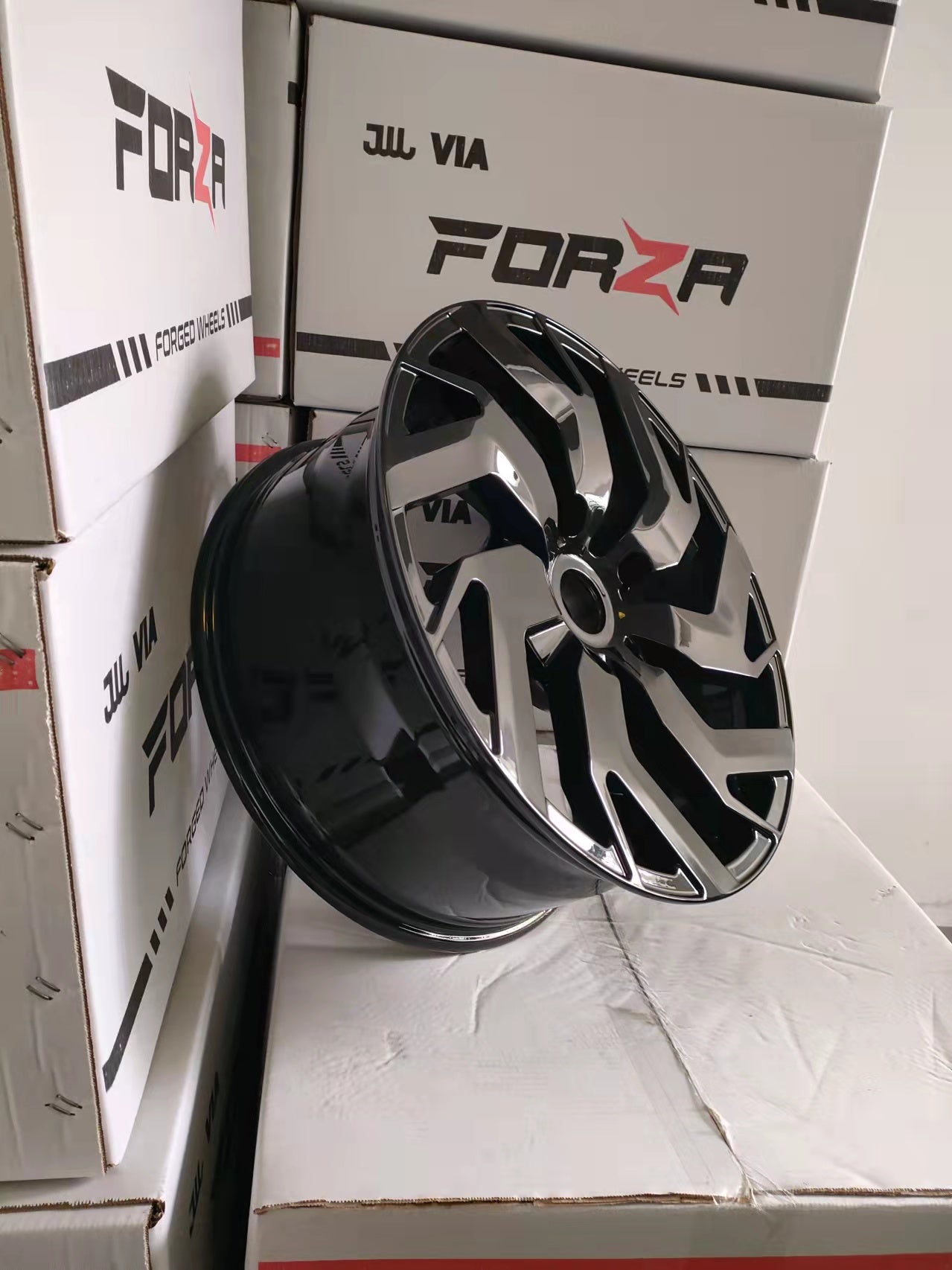 We manufacture premium quality forged wheels rims for   TOYOTA LAND CRUISER 300 LC 300 in any design, size, color.  Wheels size: 22 x 9 ET 55   PCD: 6 X 139.7   CB: 95.1  Forged wheels can be produced in any wheel specs by your inquiries and we can provide our specs