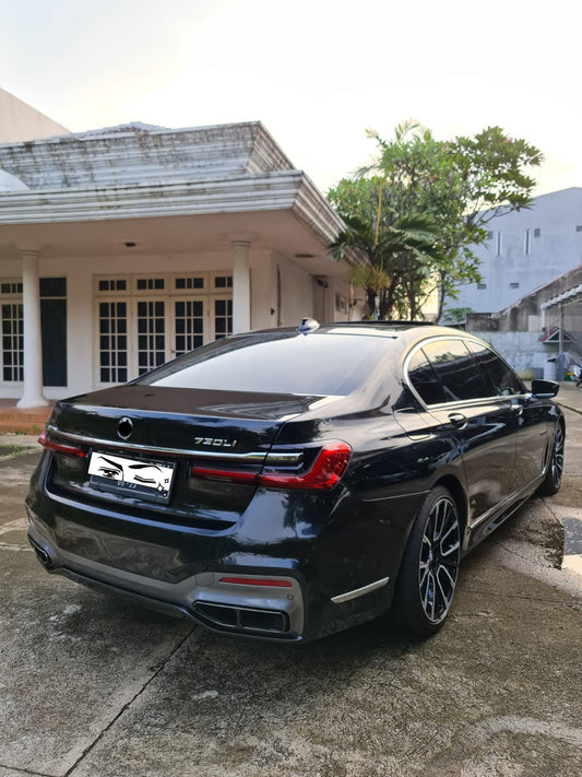 817M STYLE BMW WHEELS We produced premium quality forged wheels rims for  BMW 7 SERIES G12  Our wheels sizes:   Front 21 x 9 ET 25  Rear 21 x 10.5 ET 35  Finishing: Glossy Black with Machined Face  Forged wheels can be produced in any wheel specs by your inquiries and we can provide our specs