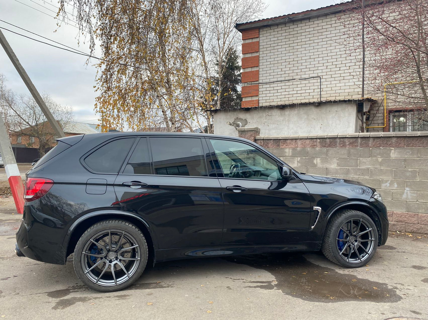 We produced premium quality forged wheels rims for  BMW X5M F85  Our wheels sizes:  Front 21 x 10.5 ET 21  Rear 22 x 11.5 ET 28  Finishing:   Forged wheels can be produced in any wheel specs by your inquiries and we can provide our specs