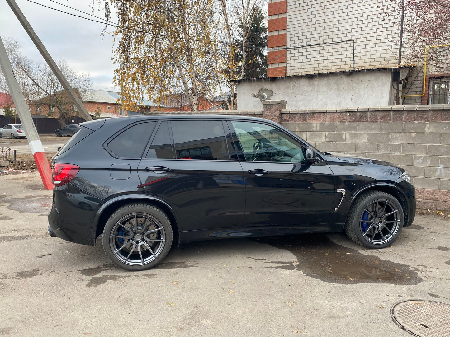 We produced premium quality forged wheels rims for  BMW X5M F85  Our wheels sizes:  Front 21 x 10.5 ET 21  Rear 22 x 11.5 ET 28  Finishing:   Forged wheels can be produced in any wheel specs by your inquiries and we can provide our specs