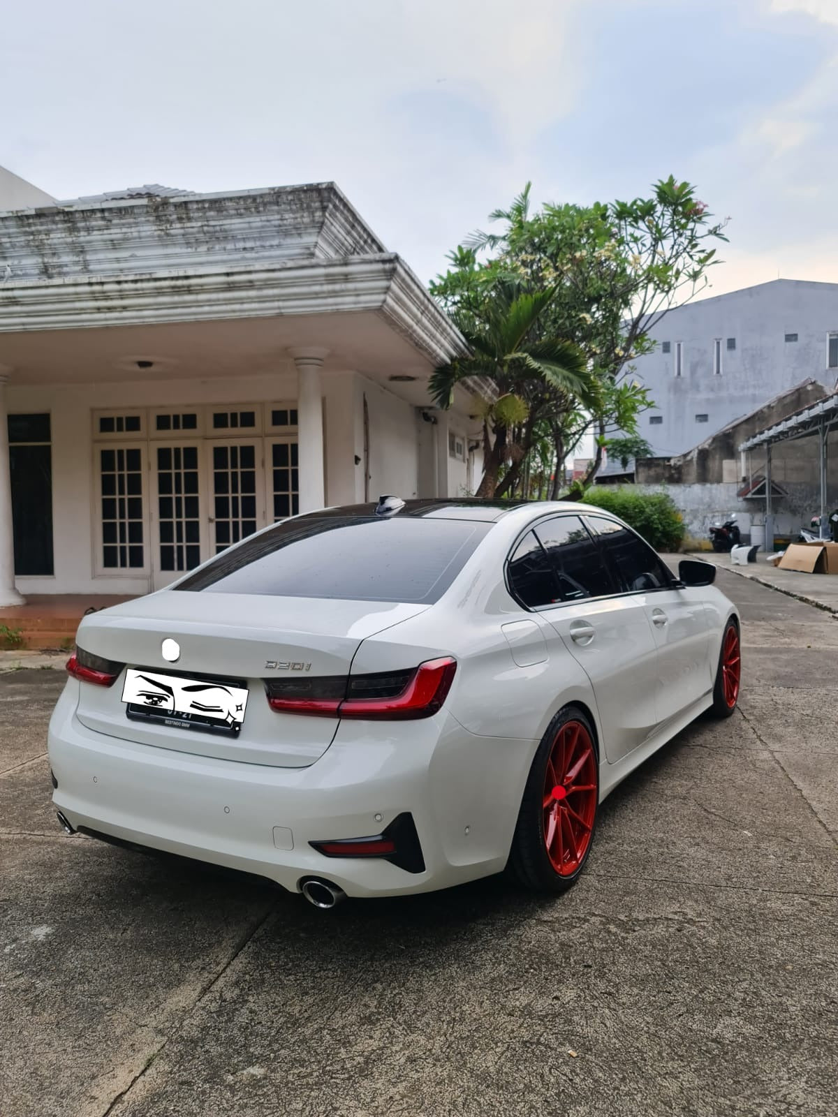 We produced premium quality forged wheels rims for  BMW 3 SERIES G20  Our wheels sizes:   Front 19 x 8.5 ET 25  Rear 19 x 9.5 ET 35  Finishing: Candy Red  Forged wheels can be produced in any wheel specs by your inquiries and we can provide our specs