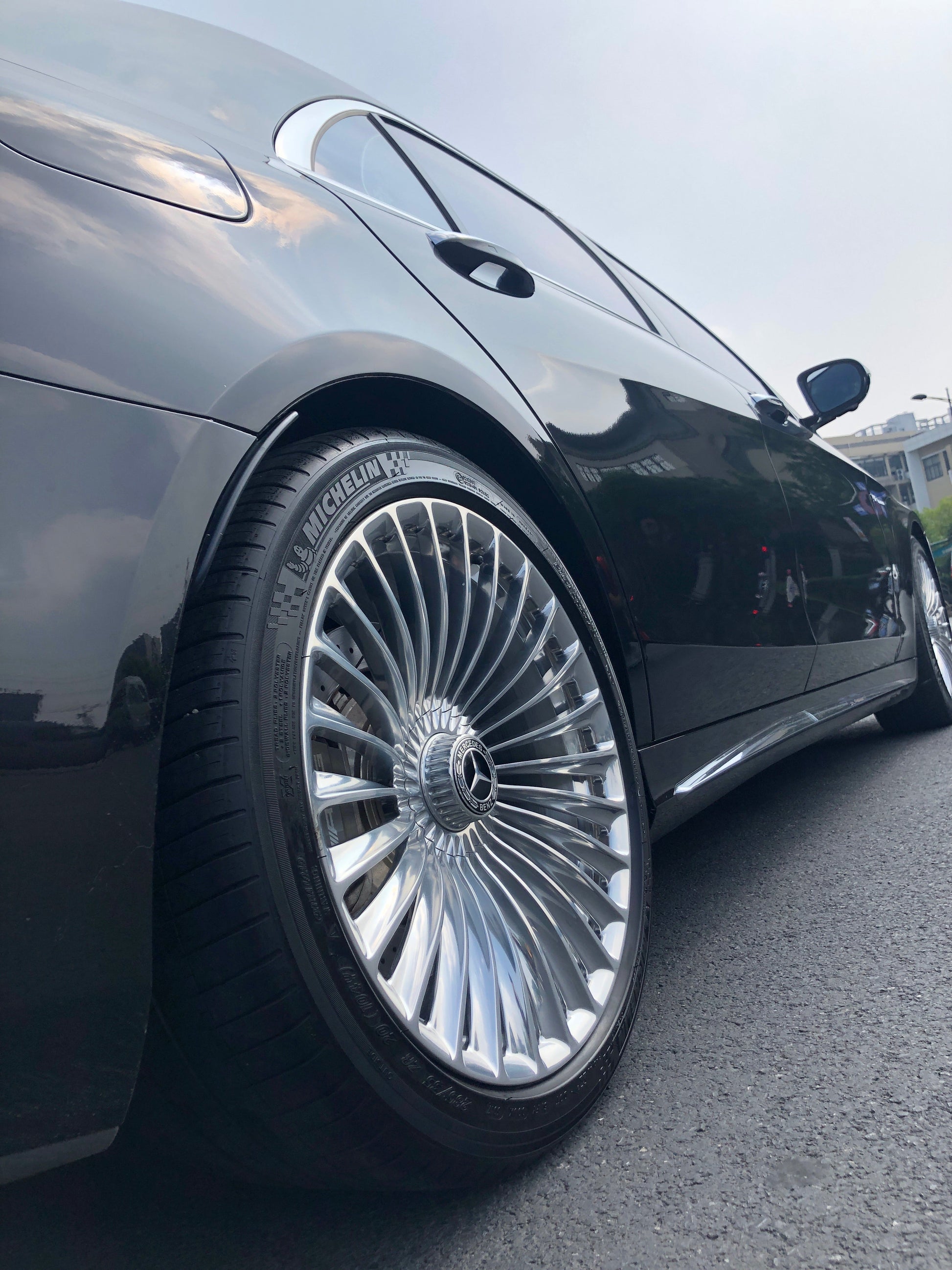 We produced premium quality forged wheels rims for  MERCEDES BENZ S CLASS W222  Our wheels sizes:   Front 22 x 9 ET 31  Rear 22 x 10 ET 35  Finishing: Chrome  Forged wheels can be produced in any wheel specs by your inquiries and we can provide our specs