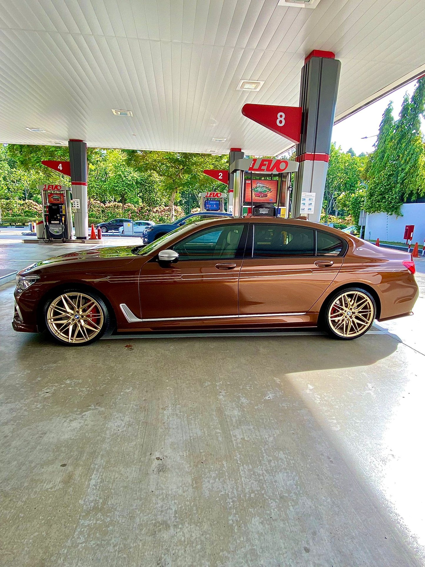 We produced premium quality forged wheels rims for  BMW 7 SERIES G12  Our wheels sizes:   Front 21 x 9 ET 25  Rear 21 x 10.5 ET 35  Finishing: Frozen Gold  Forged wheels can be produced in any wheel specs by your inquiries and we can provide our specs