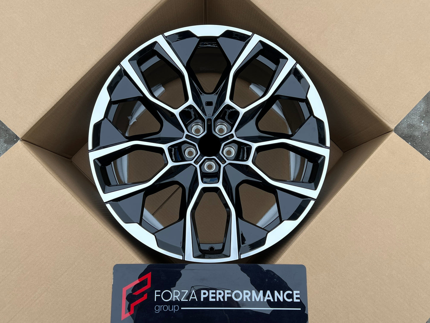 NEW 913M BMW X7 LCI We manufacture premium quality forged wheels rims for   BMW X7 G07 LCI 2022+ in any design, size, color.  Wheels size:   Front 22 x 9.5 ET 22  Rear 22 x 10.5 ET 28  PCD: 5 X 112  CB: 66.6  BLACK DIAMOND  Forged wheels can be produced in any wheel specs by your inquiries and we can provide our specs