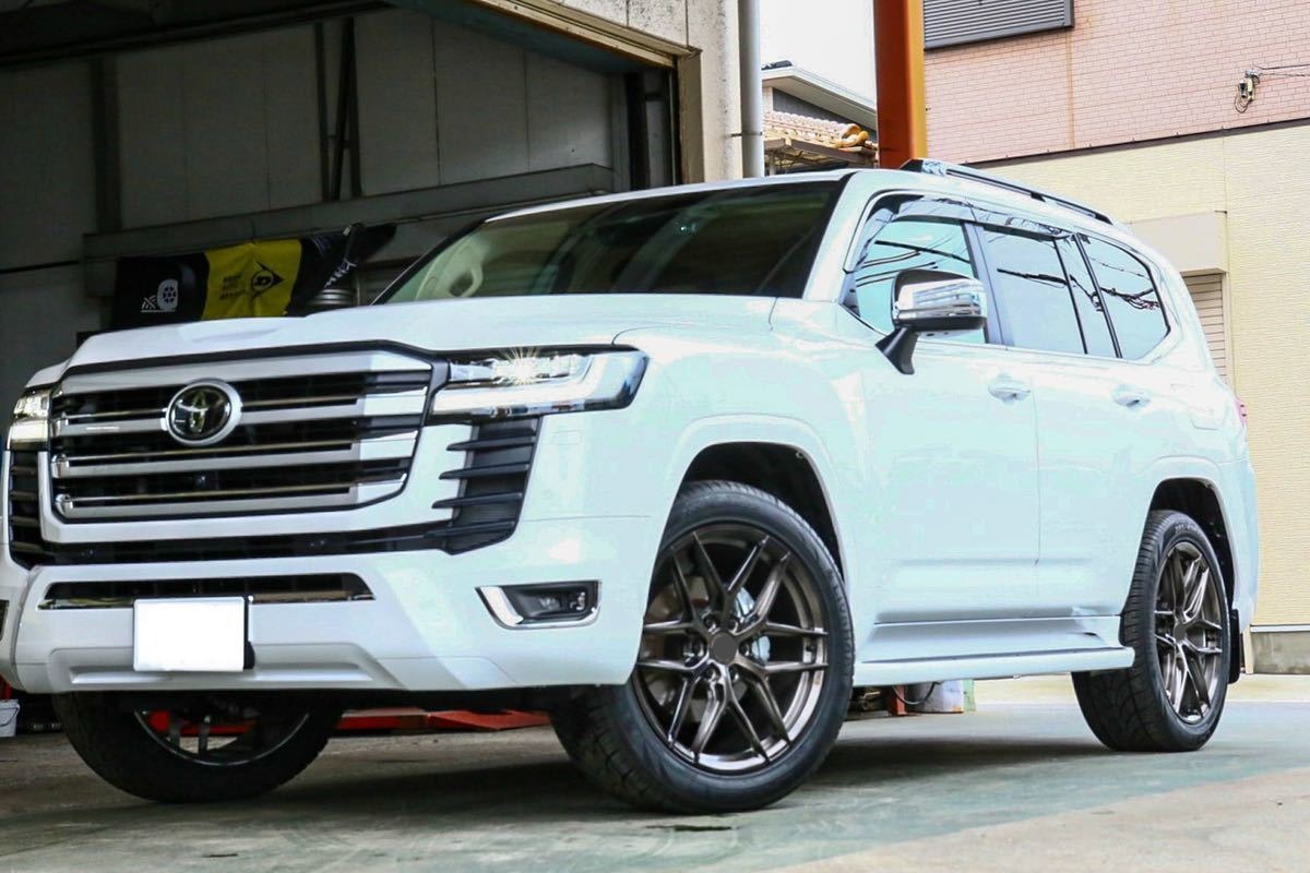 We manufacture premium quality forged wheels rims for   TOYOTA LAND CRUISER 300 LC 300 in any design, size, color.  Wheels size: 22 x 9.5  PCD: 6 X 139.7  CB: 95.1  Forged wheels can be produced in any wheel specs by your inquiries and we can provide our specs