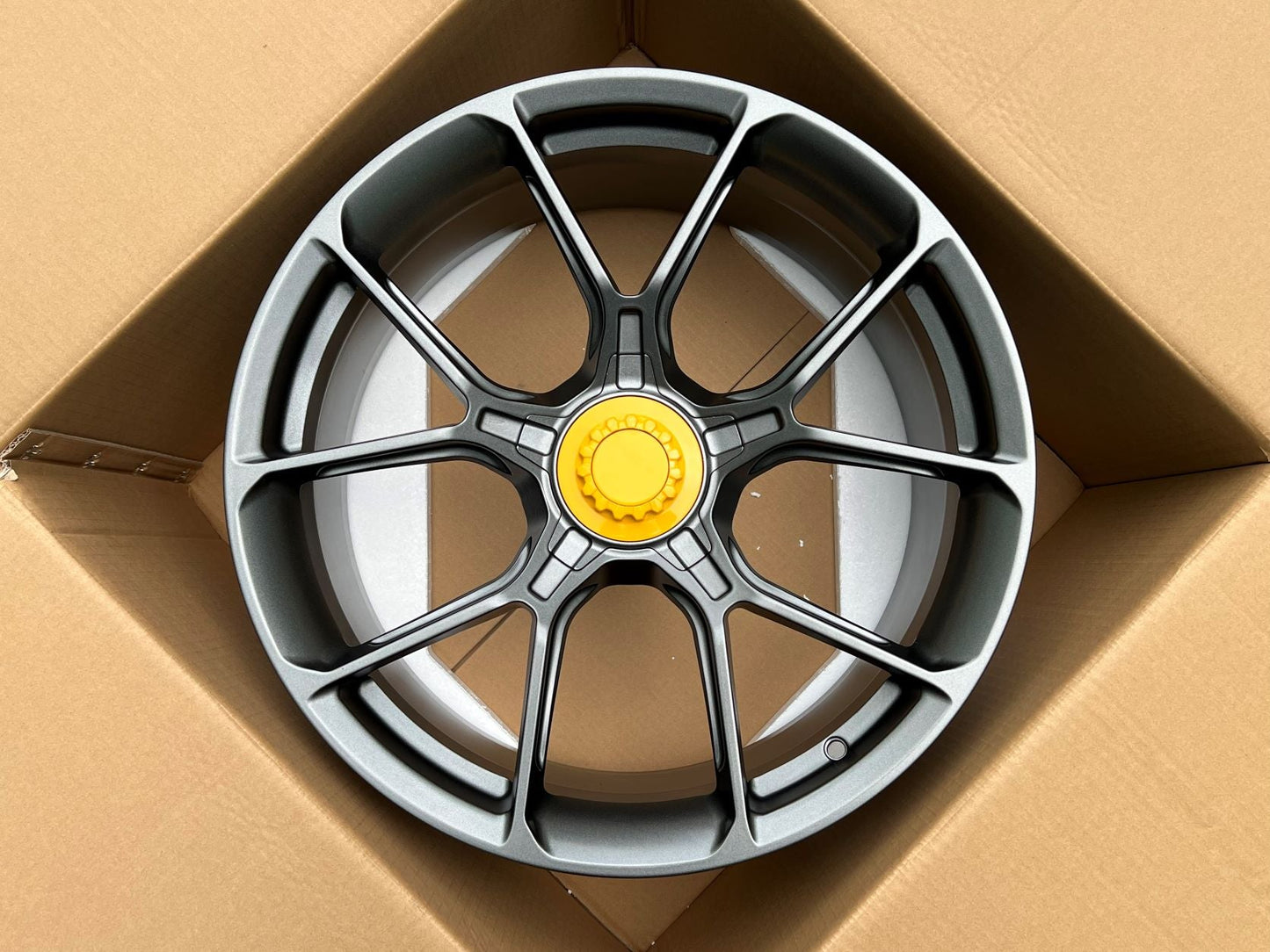 OEM 911 TURBO S DESIGN FORGED WHEELS WITH CENTERLOCK STYLE RIMS FOR MCLAREN 720S