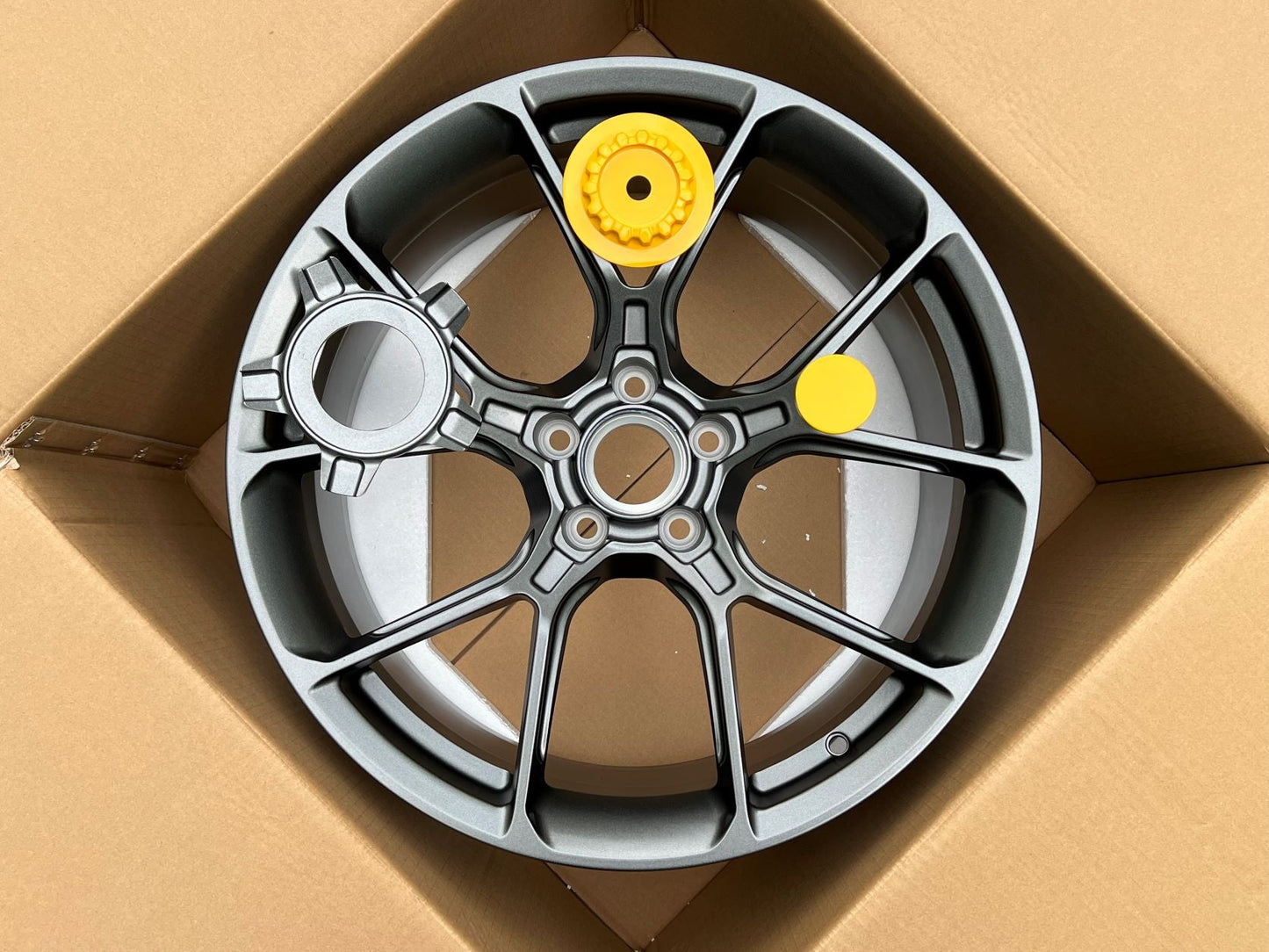 OEM 911 TURBO S DESIGN FORGED WHEELS WITH CENTERLOCK STYLE RIMS FOR MCLAREN 720S