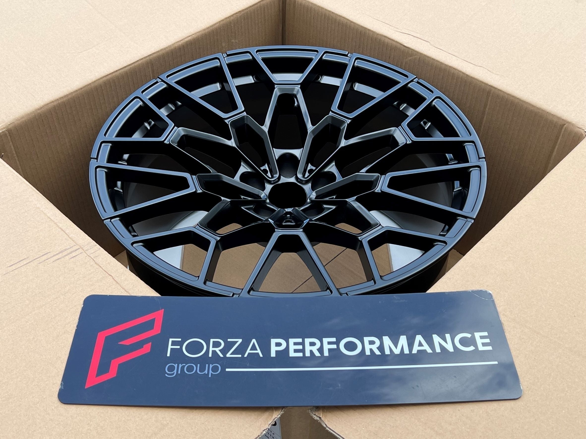827M BMW M4 G82 G83用新品OEM鍛造ホイールリム – Forza Performance
