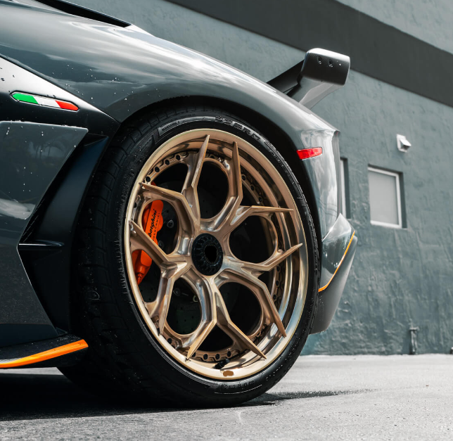 ランボルギーニ アヴェンタドール SVJ 用アフターマーケット 3 ピース鍛造ホイール