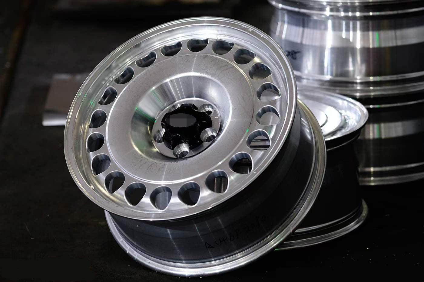 ディフェンダー ランドローバー ディフェンダー 2020+ 用 18 インチ レトロ