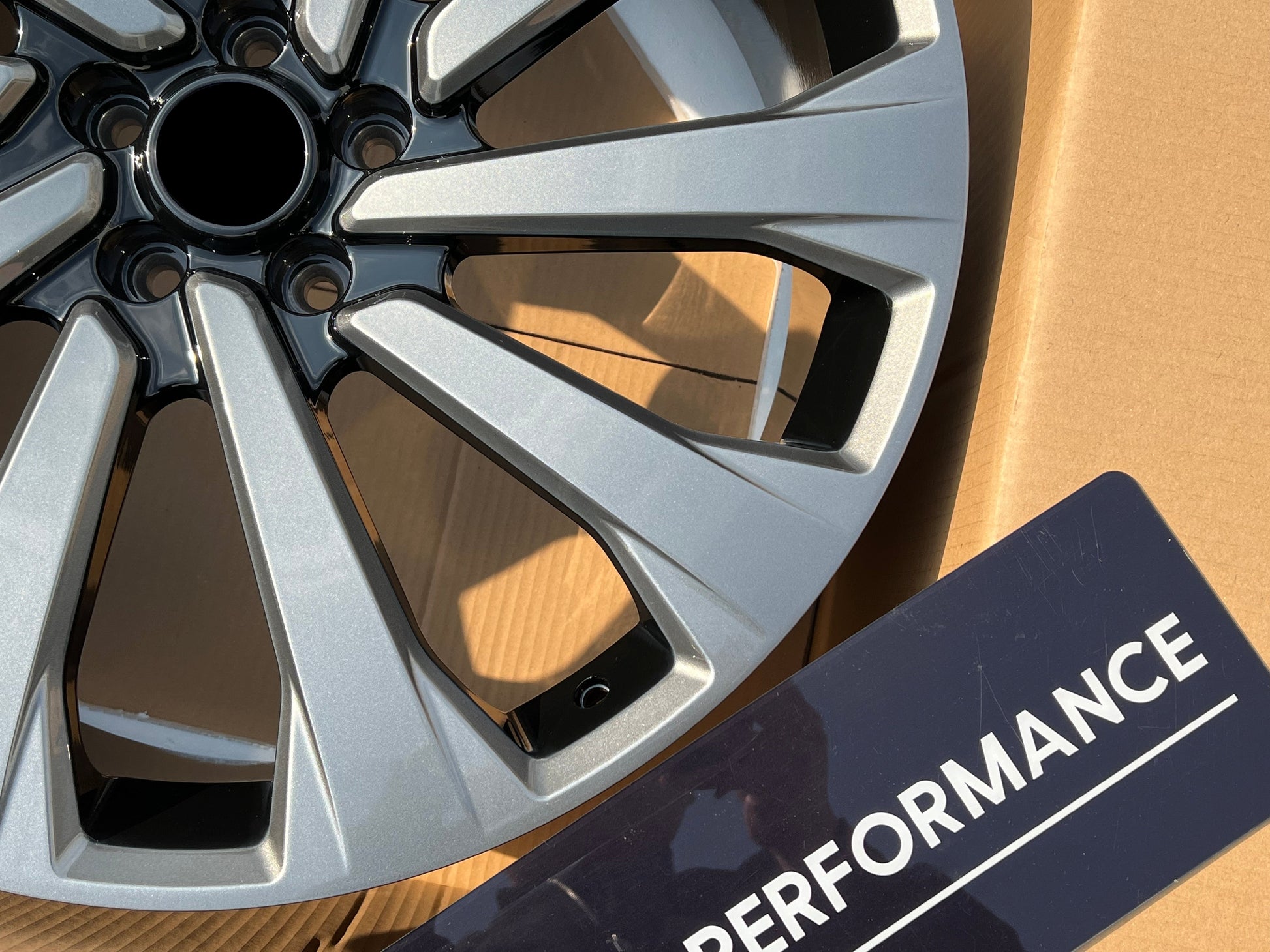 We manufacture premium quality forged wheels rims for   LAND ROVER RANGE ROVER AUTOBIOGRAPHY L460 GUNMETAL in any design, size, color.  Wheels size:  in 24 x 9.5 ET 42.5  in 23 x 9.5 ET 42.5  PCD: 5 X 120  CB: 72.6  Forged wheels can be produced in any wheel specs by your inquiries and we can provide our specs