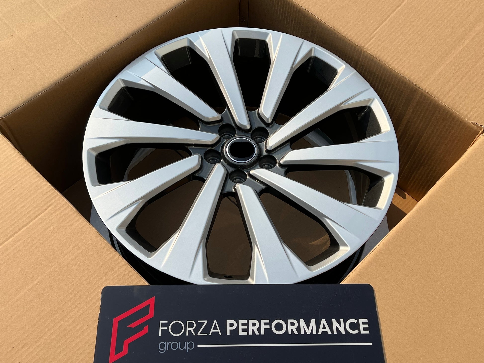 We manufacture premium quality forged wheels rims for   LAND ROVER RANGE ROVER AUTOBIOGRAPHY L460 SILVER GUNMETAL in any design, size, color.  Wheels size:  in 24 x 9.5 ET 42.5  in 23 x 9.5 ET 42.5  PCD: 5 X 120  CB: 72.6  Forged wheels can be produced in any wheel specs by your inquiries and we can provide our specs